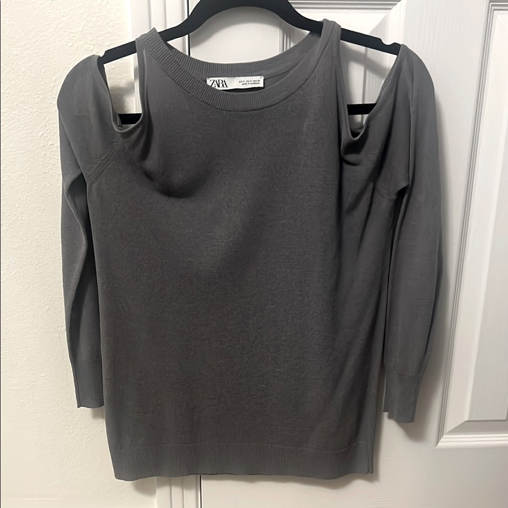 Zara Gray Women's Shoulder Cutout Sweater Size S